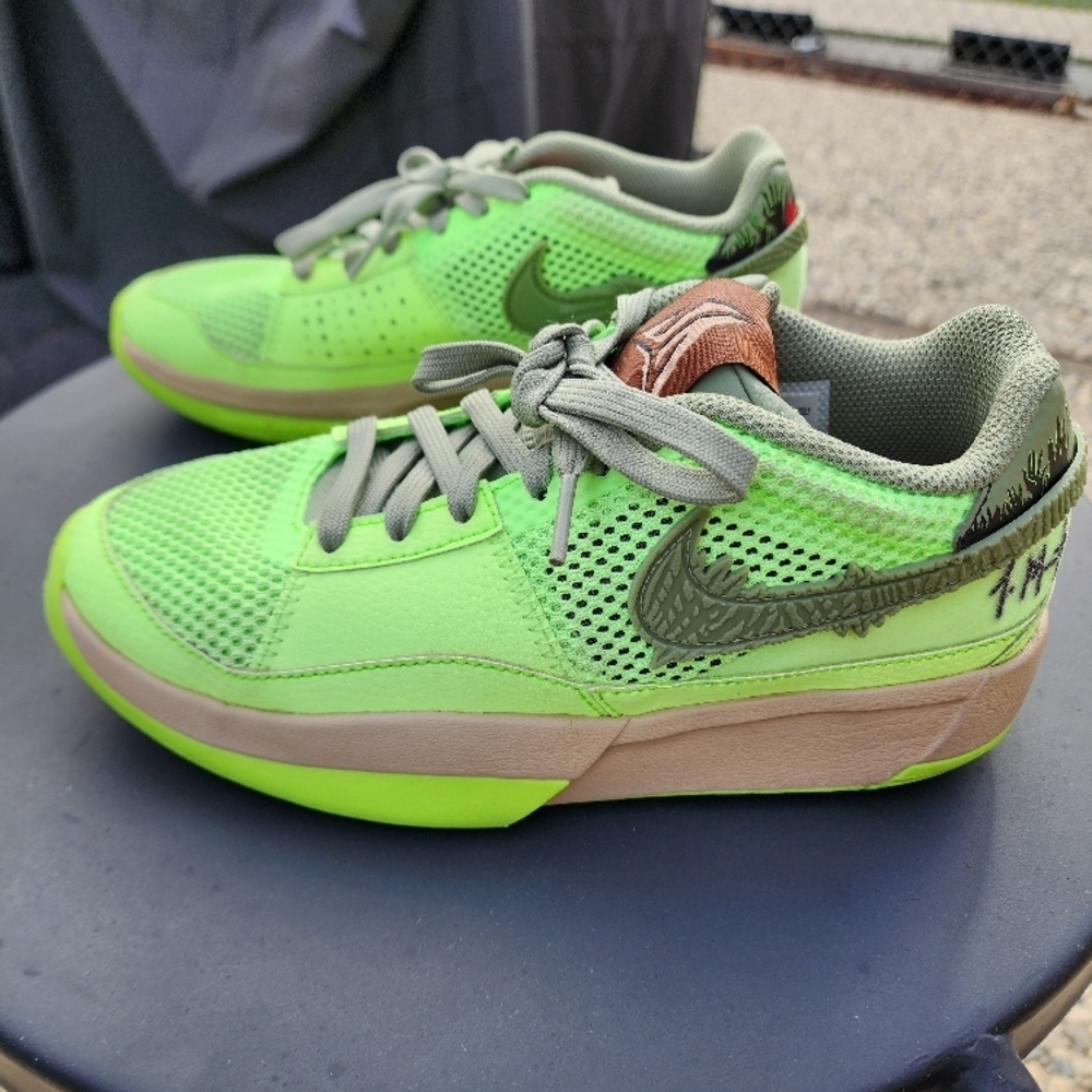 Nike Green Athletic Shoes - Picture 6 of 8